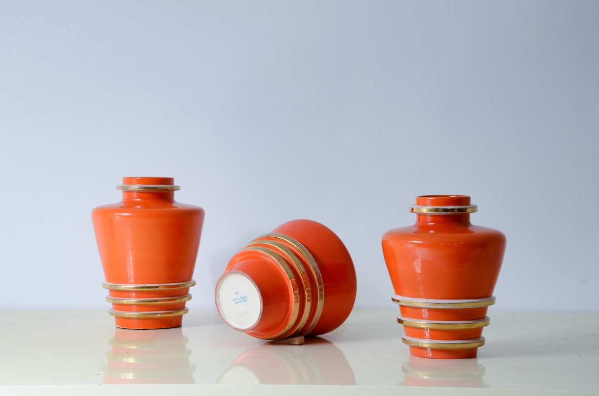 Rometti pottery  Set of 3 vases with three-dimensional gold spinning. Umbertide manufacture around 1940.