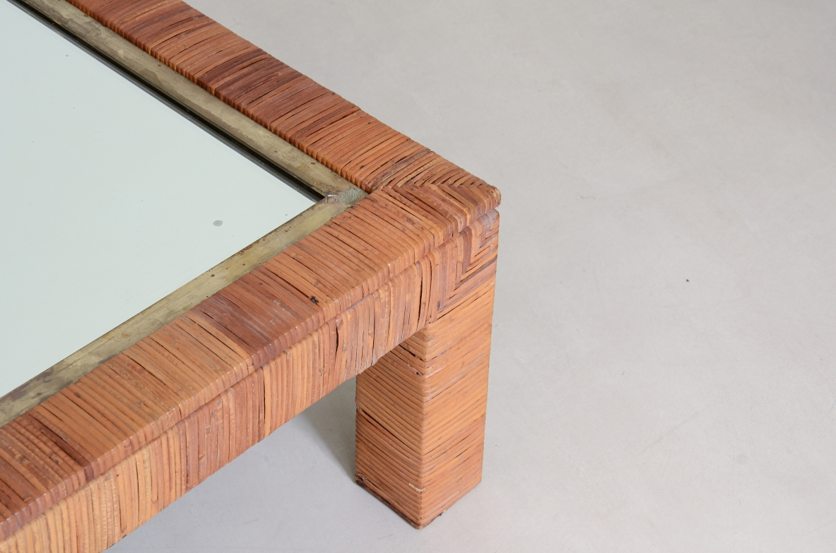 Large living room table covered in straw with mirrored glass top.  Vivai del Sud manufacture, around 1970.