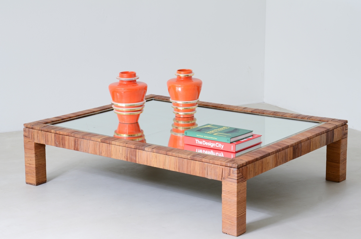 Large living room table covered in straw with mirrored glass top.  Vivai del Sud manufacture, around 1970.