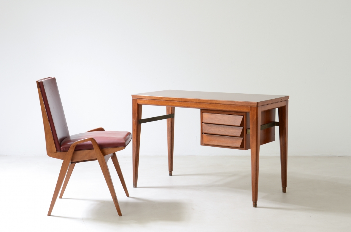Gio Ponti Elegant oak desk designed by Gio Ponti for the National bank. Slightly curved legs joined by a brass spacer, three drawers with shaped front.