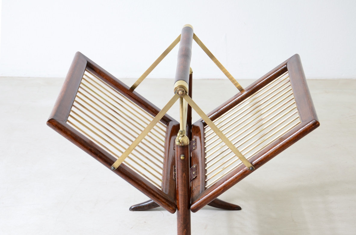 Splendido portariviste a libro in legno, ottone e pelle.   Manifattura italiana 1950 ca.
