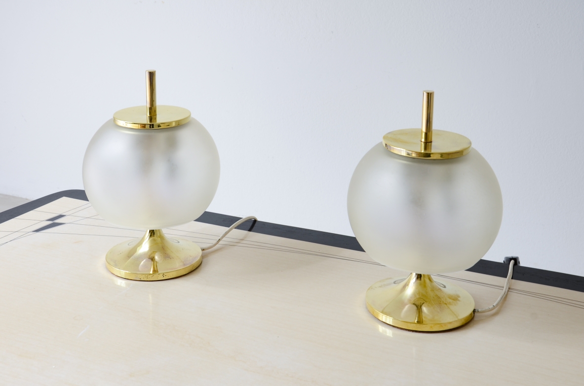 Emma Schwenberger  Coppia di piccole lampade da tavolo in ottone e vetro.  Produzione Artemide, 1962
