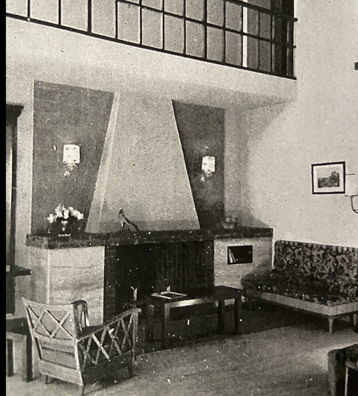 Maurizio Tempestini (1908-1960)  Elegante poltrona in rovere con disegno mosso  1940 ca.