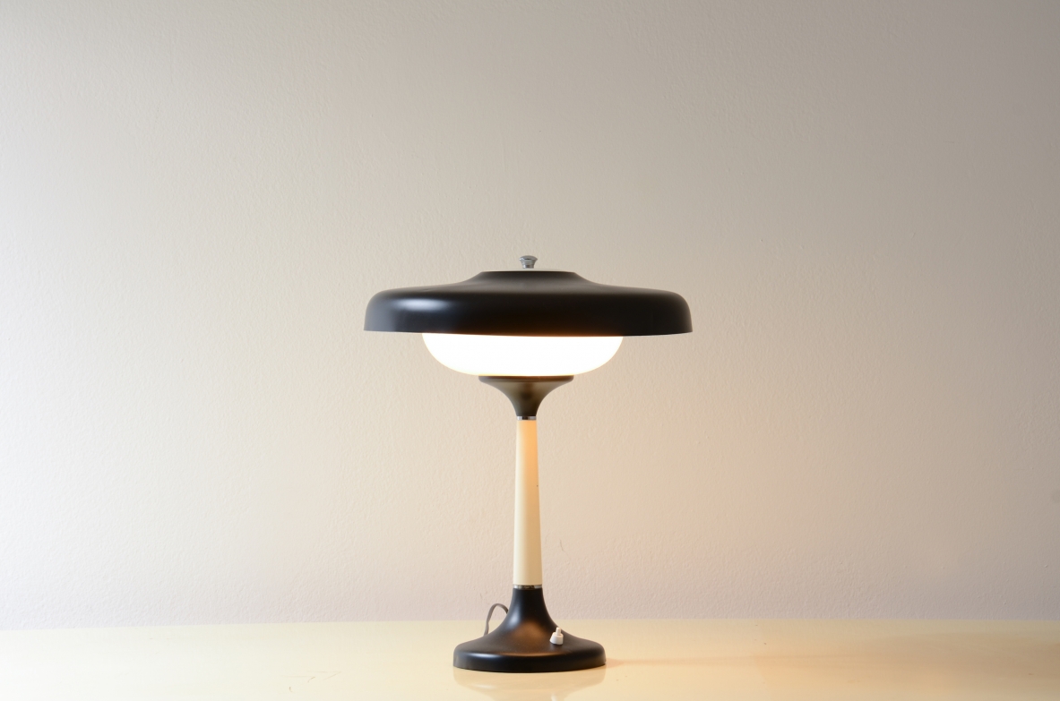 Italian table lamp in metal and glass, 1950s.