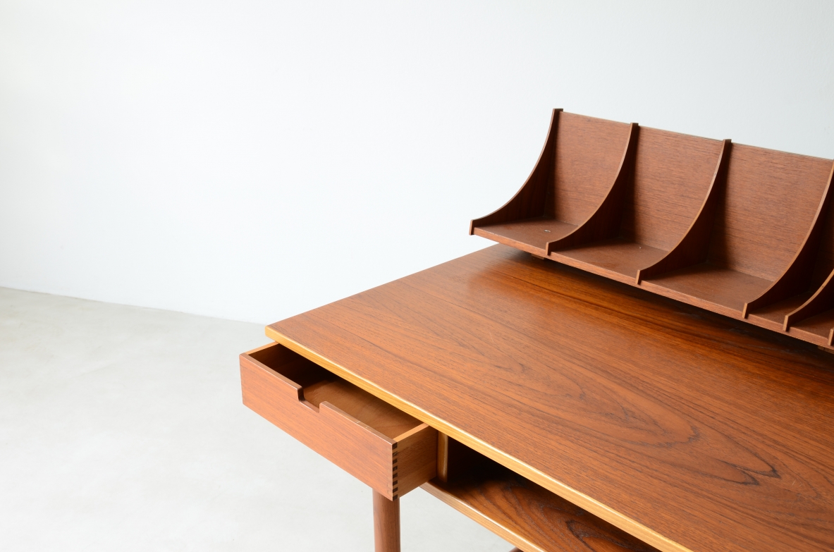 Small central desk with two drawers on the front, and open compartment  Italian manufacture, ca. 1960.