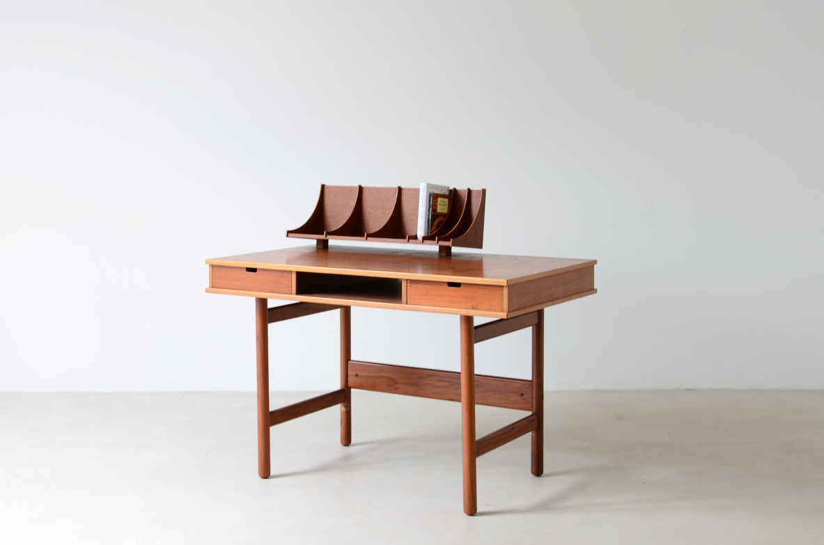 Small central desk with two drawers on the front, and open compartment  Italian manufacture, ca. 1960.