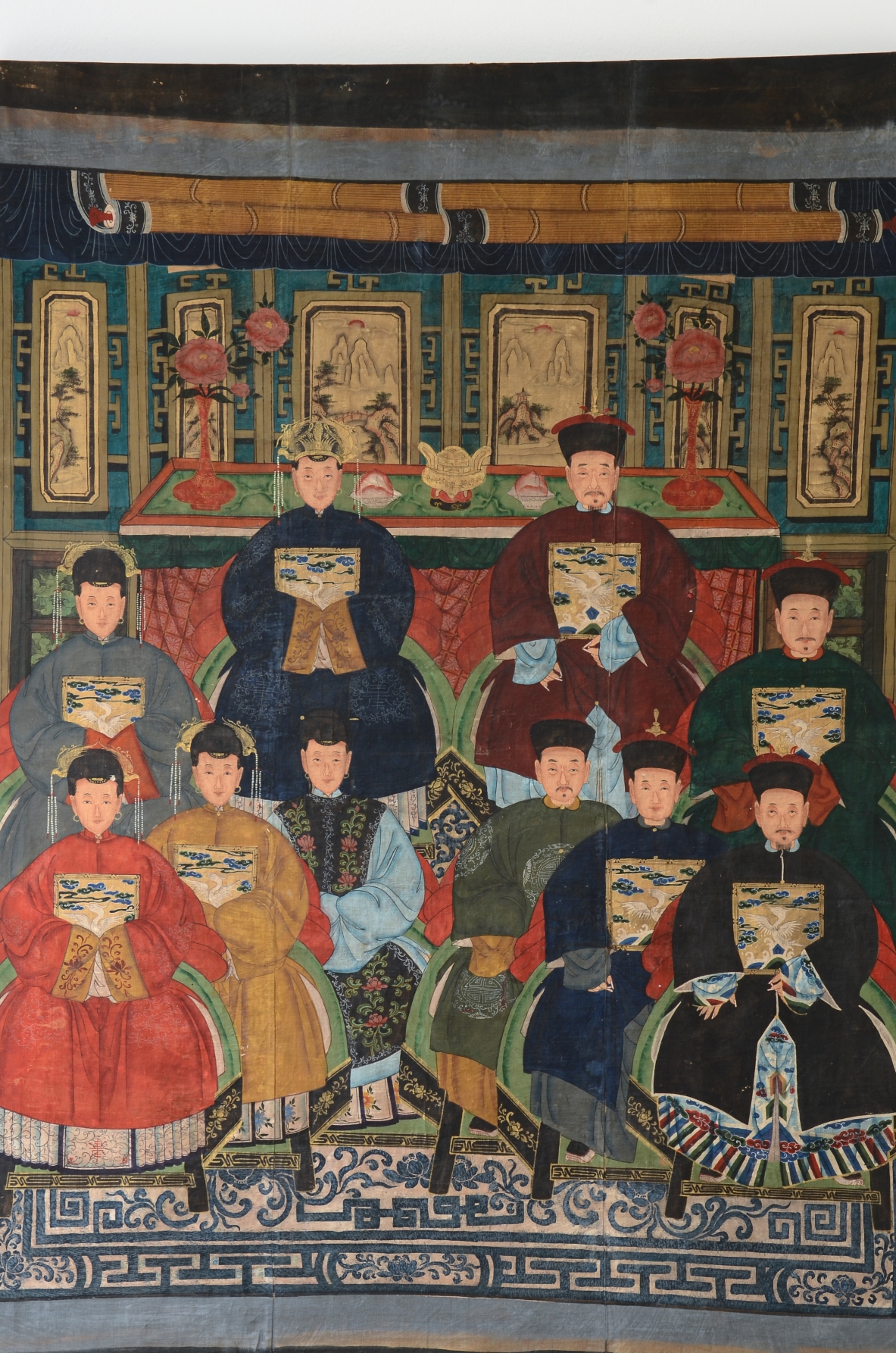 Ritratto di famiglia di dignatari. Tempera su tela  Cina metà dell' 800