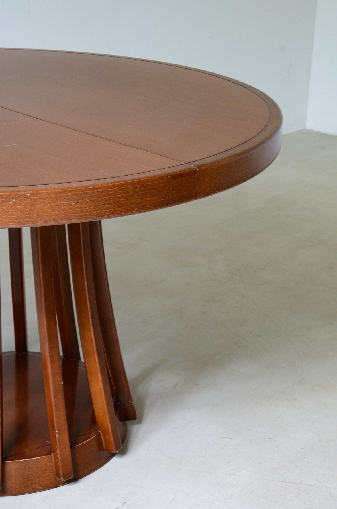 Angelo Mangiarotti Extendable walnut table, designed in 1972. Round pedestal. La Sorgente Furniture production,1972.