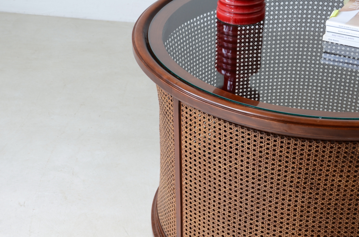 Round coffee table in wood and Vienna straw with glass top.  Italian 1970s manufacture.