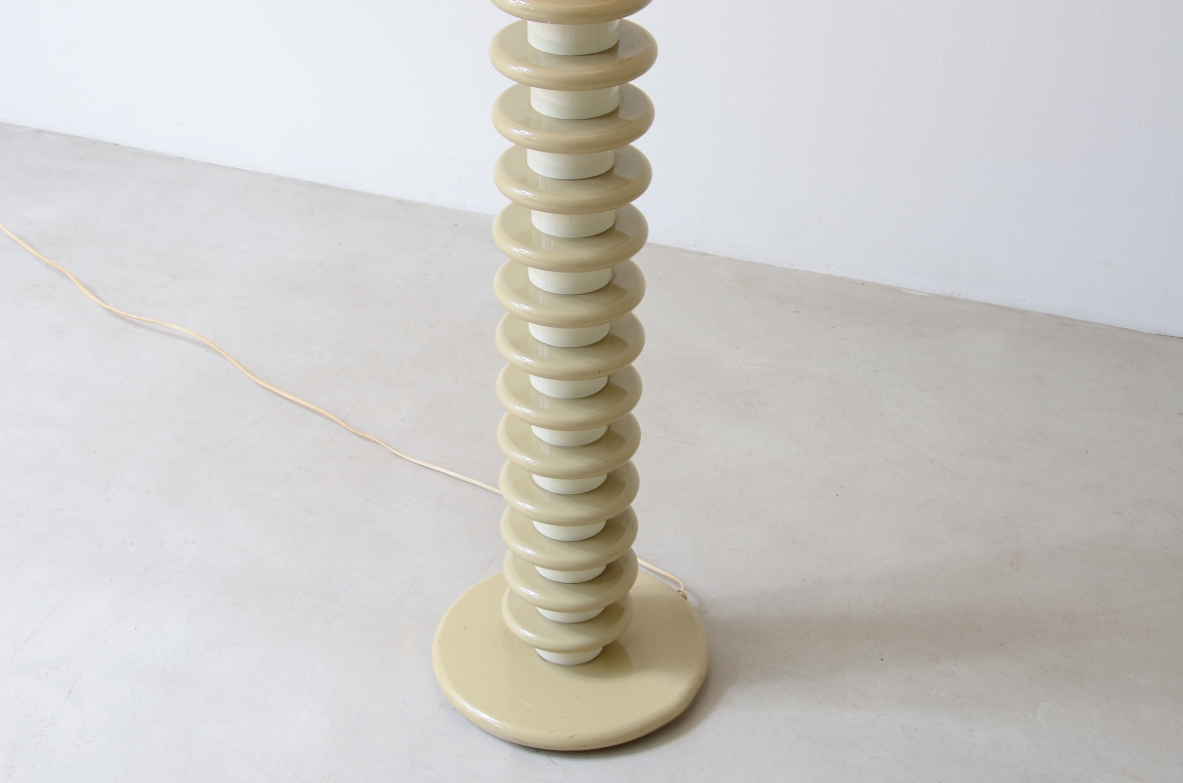 Ettore Sottsass, in the courtyard of  Floor lamp in lacquered wood with polypropylene shade.  Manufacture around 1970.