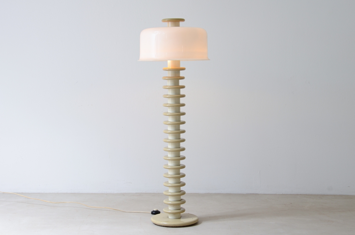 Ettore Sottsass, in the courtyard of  Floor lamp in lacquered wood with polypropylene shade.  Manufacture around 1970.