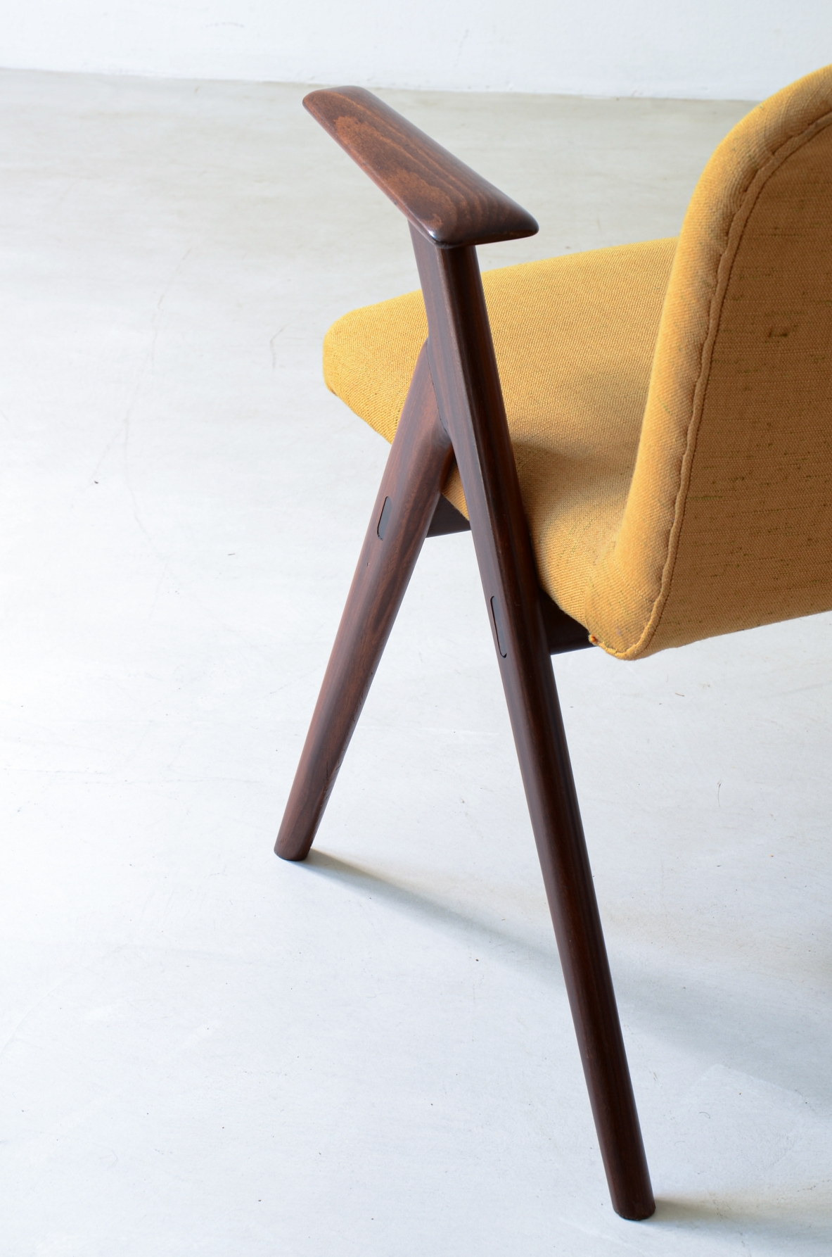 Luigi Vietti Six elegant armchairs in wood and padded fabric.1960's