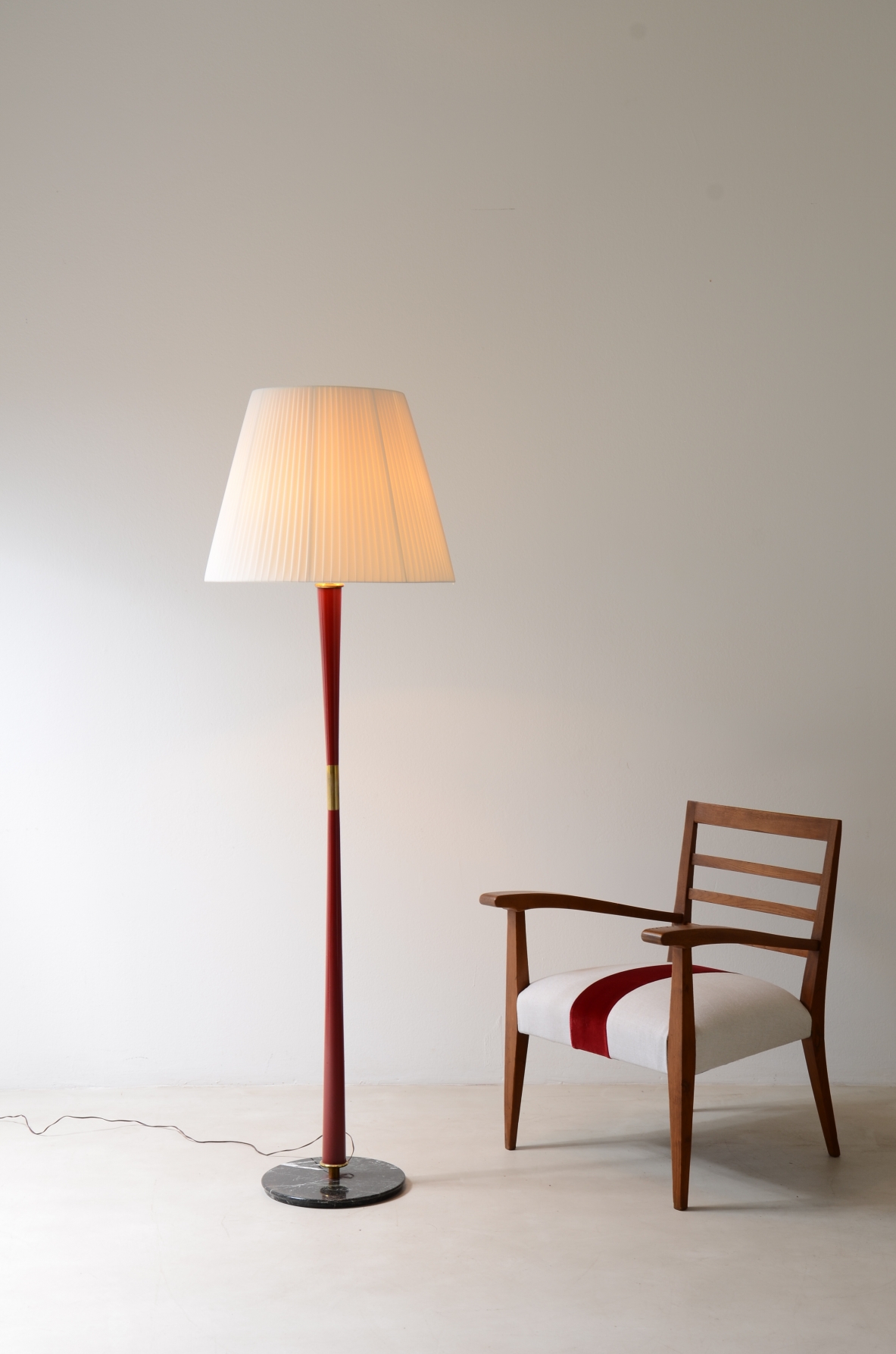 Stilnovo Milano  Lampada con base in marmo verde alpi e stelo in legno laccato
