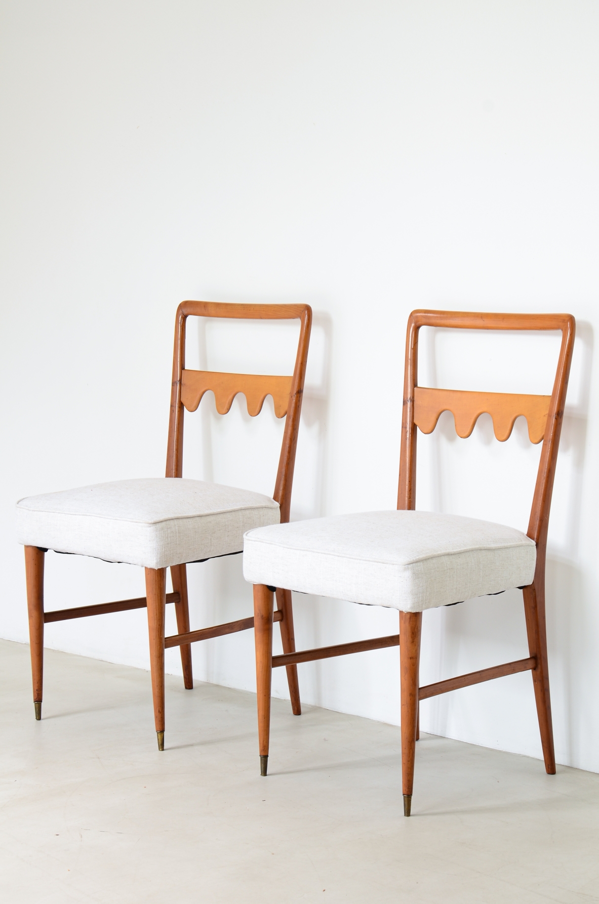 Paolo Buffa  2 elegant chairs in turned and shaped cherry 1940's