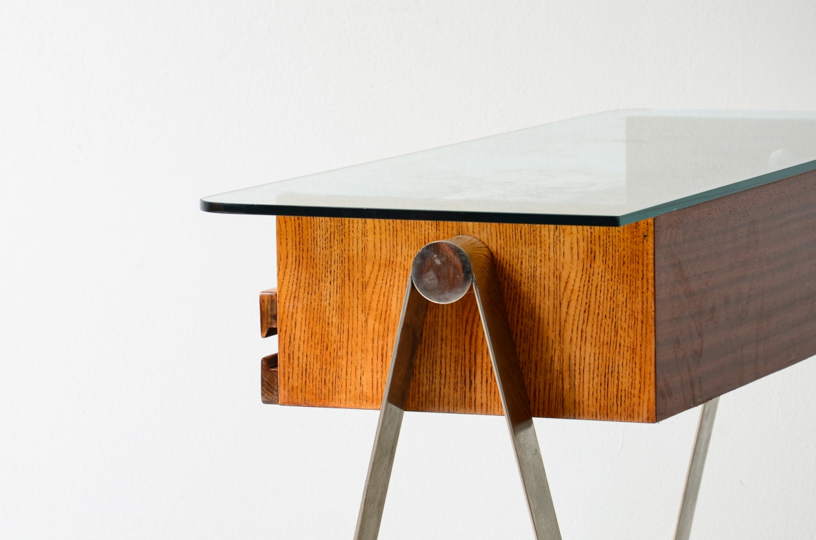 Console modernista in rovere biondo con struttura in acciaio, Manifattura italiana 1960ca.