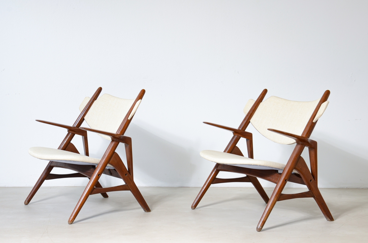 Hans J. Wegner, Coppia di poltrone CH-28 Sawbuck con struttura in legno di tek  1951