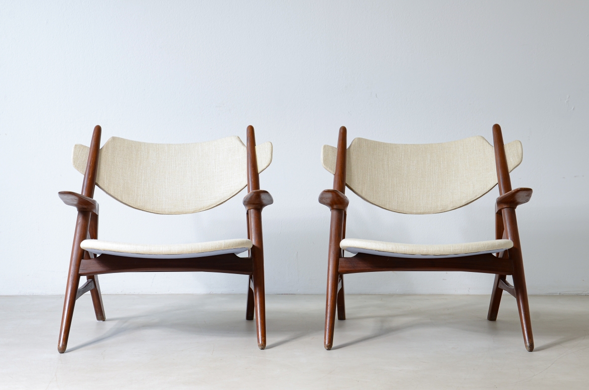 Hans J. Wegner, Coppia di poltrone CH-28 Sawbuck con struttura in legno di tek  1951