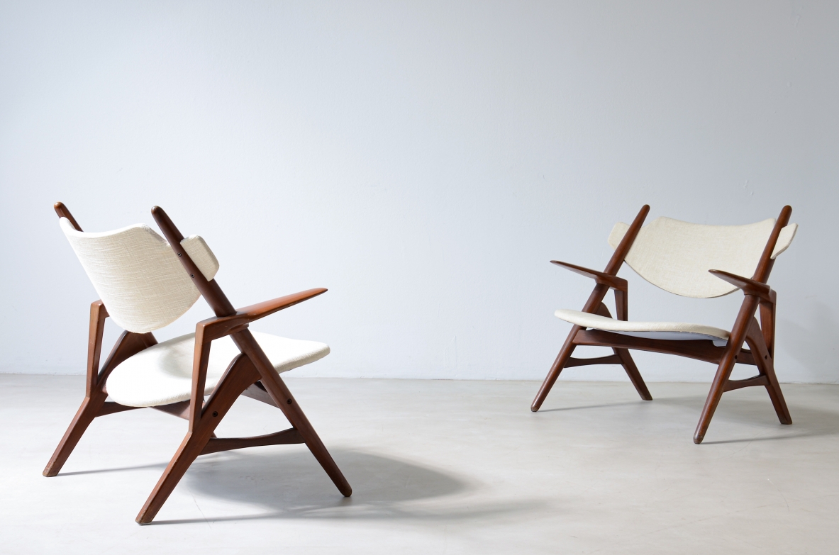 Hans J. Wegner, Coppia di poltrone CH-28 Sawbuck con struttura in legno di tek  1951