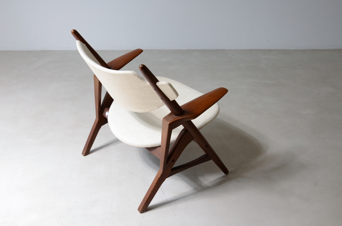 Hans J. Wegner, Coppia di poltrone CH-28 Sawbuck con struttura in legno di tek  1951
