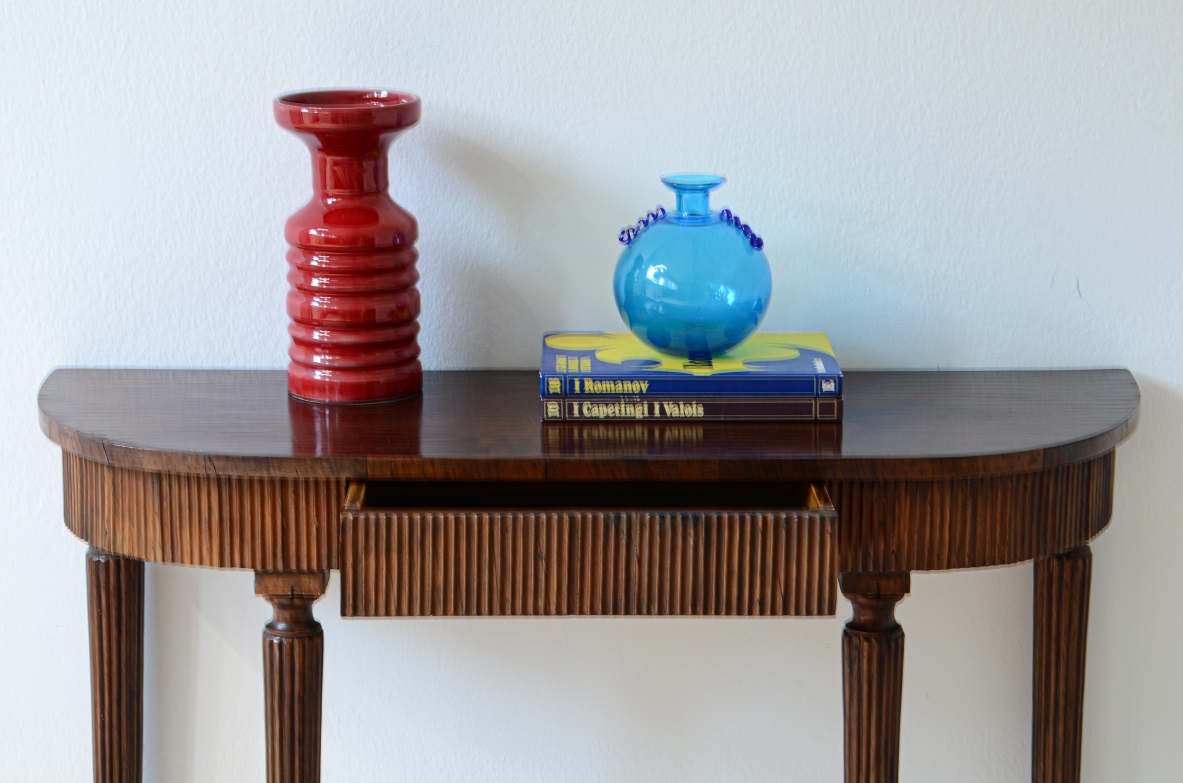 Small console in walnut with curved top and band in reeded wood.Italian manufacture 1940ca.