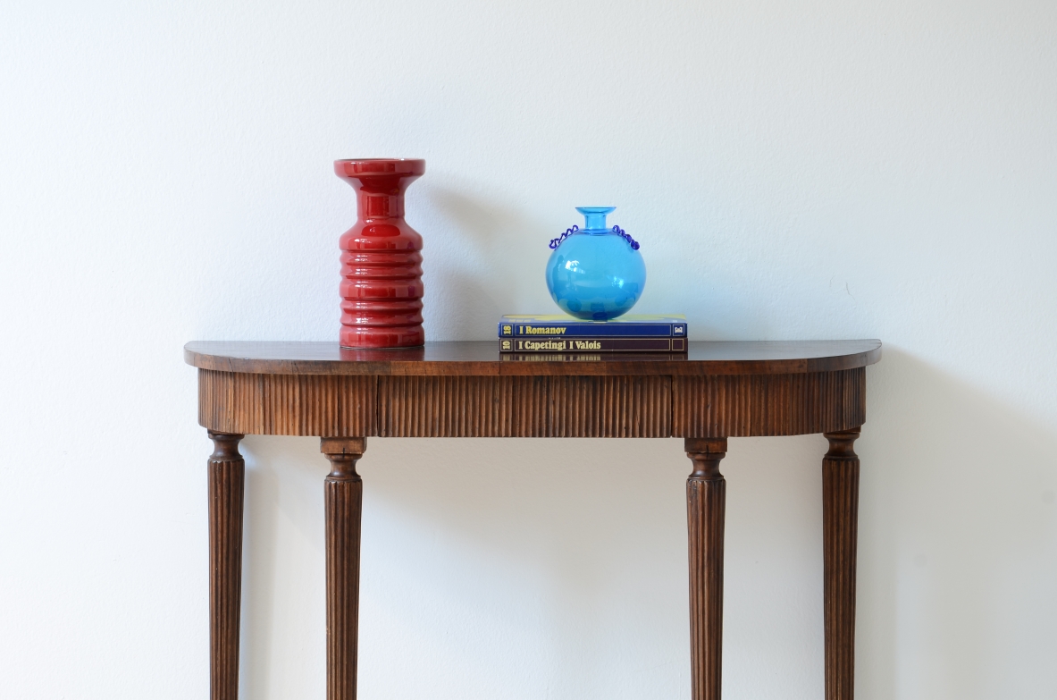 Small console in walnut with curved top and band in reeded wood.Italian manufacture 1940ca.