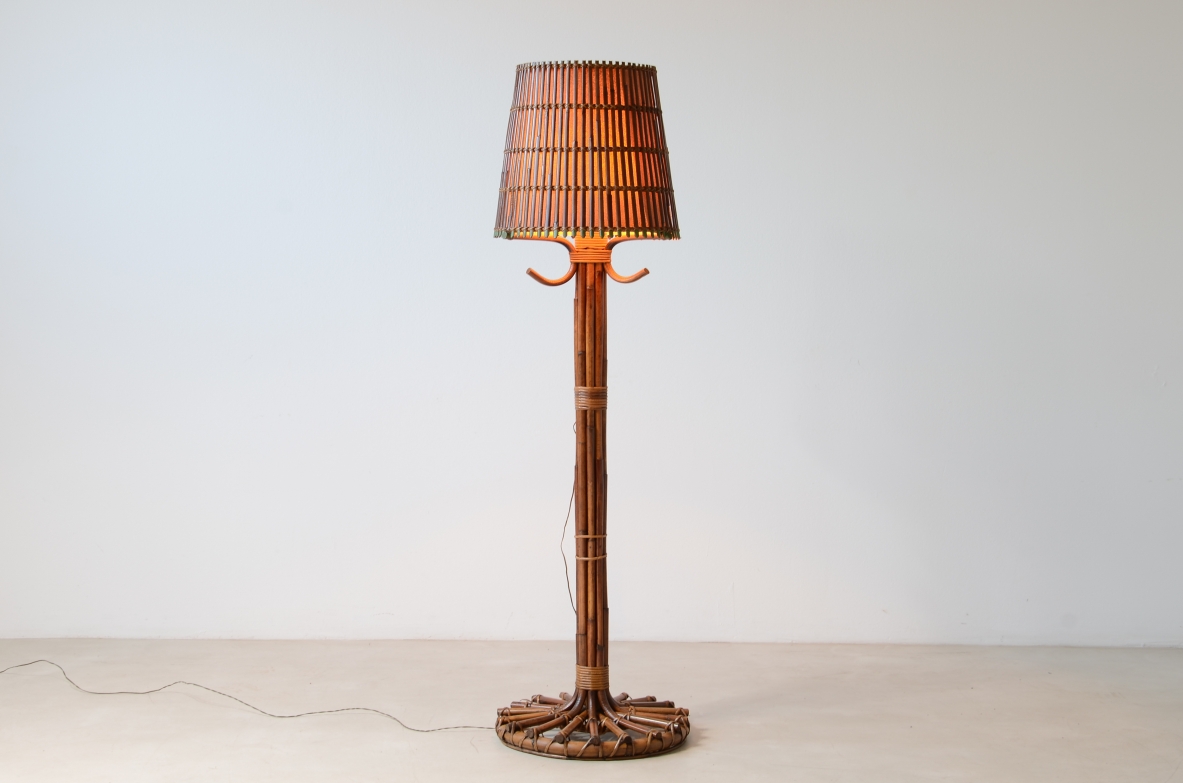 Elegant floor lamp in rush and painted rush with fabric interior.  Italian manufacture 1960ca.