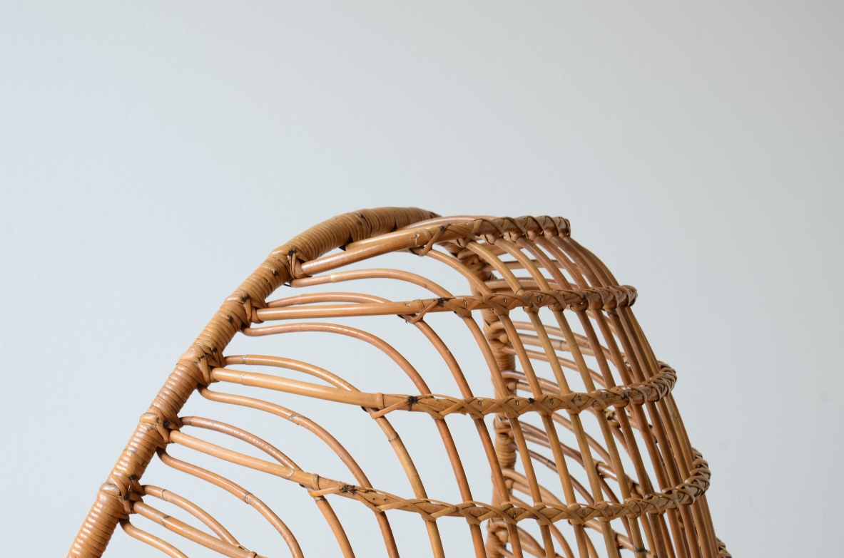 Bonacina, 1955ca. Splendida seduta a uovo in giunco e rattan intrecciato.