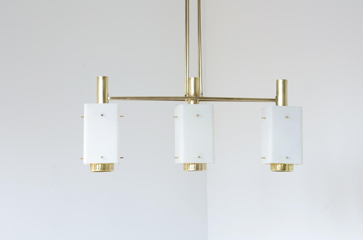 Stilnovo Elegant three-light chandelier in brass with opaline glass pendants. Bruno Gatta 1950