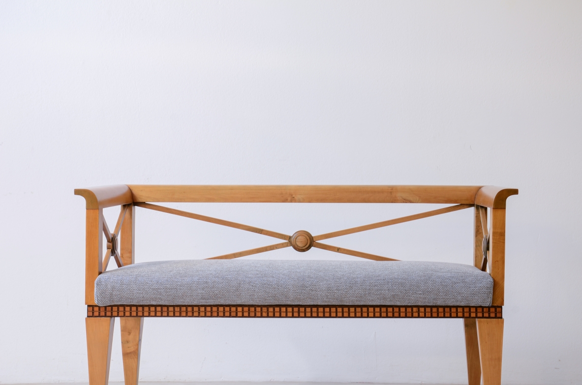Ulisse Stacchini, Panchetta da ingresso in legno chiaro con motivo a crociera sullo schienale anni 30'. 