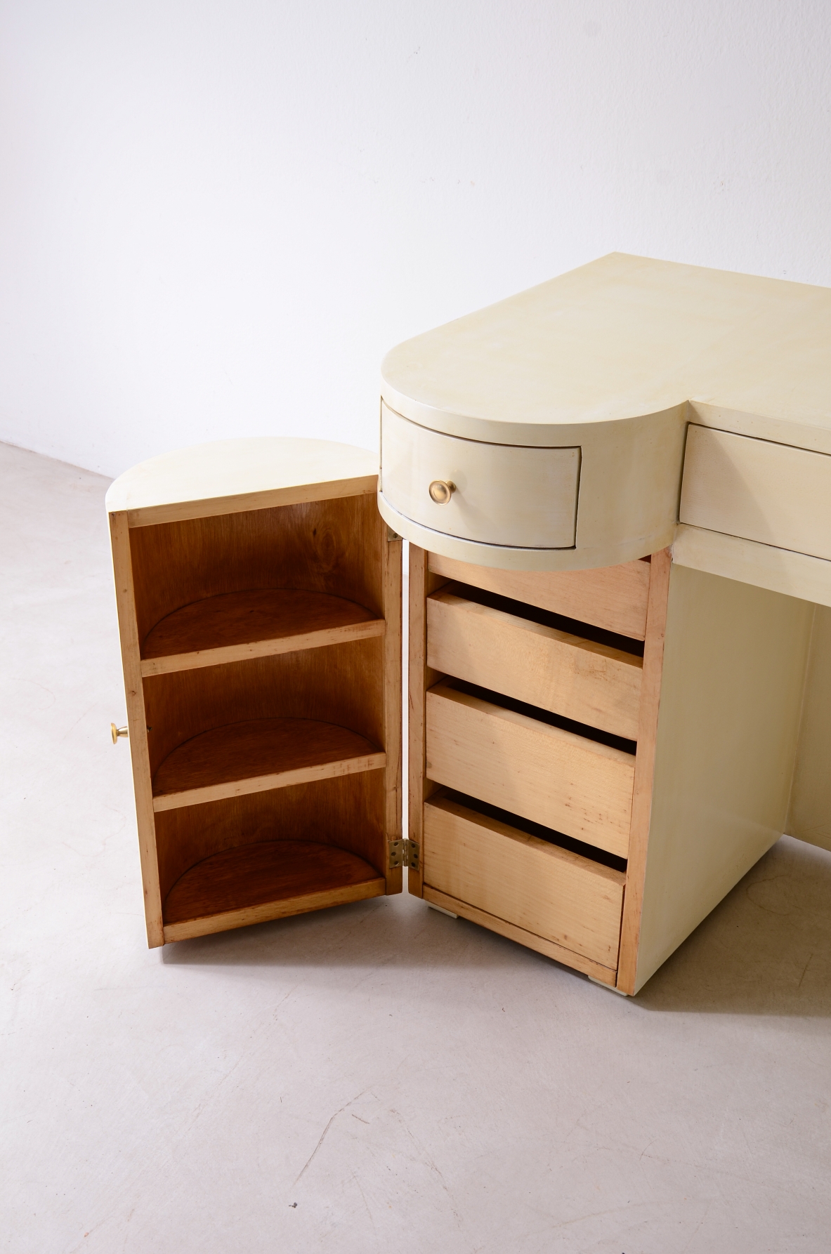 Elegante toilette/console/scrittoio in legno laccato con specchio basculante, Manifattura italiana, 1930ca
