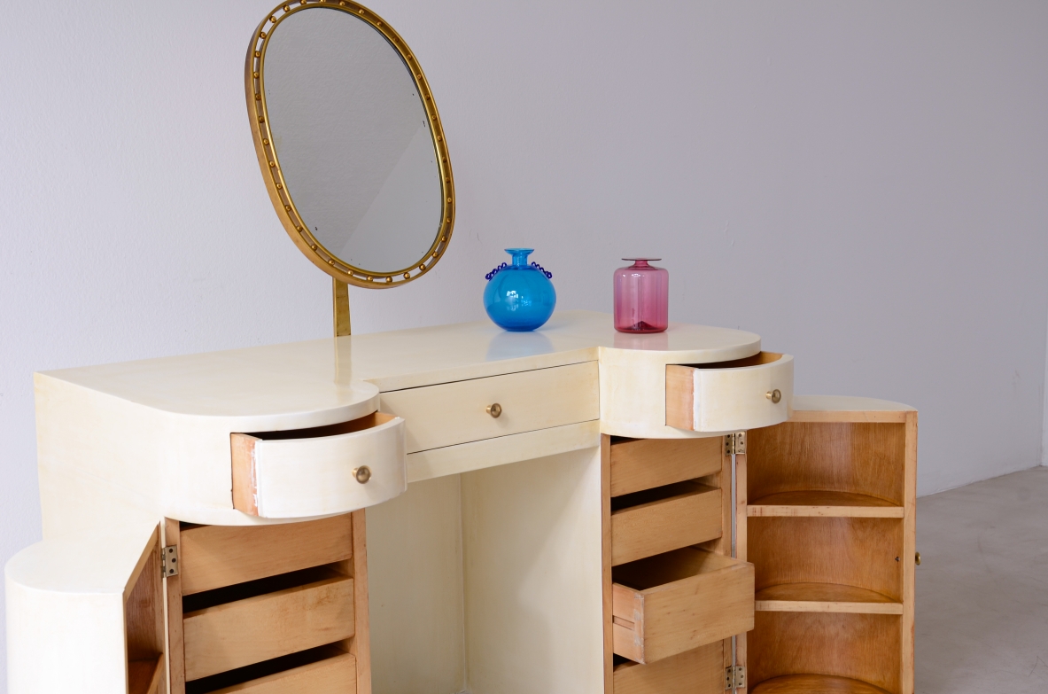 Elegante toilette/console/scrittoio in legno laccato con specchio basculante, Manifattura italiana, 1930ca