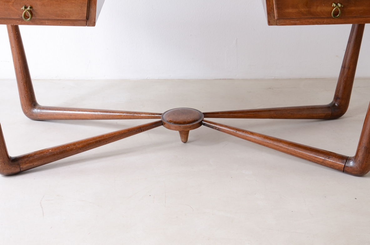 Guglielmo Ulrich  Elegant walnut writing desk with beautiful floor cross. Manufacturing ca. 1940.