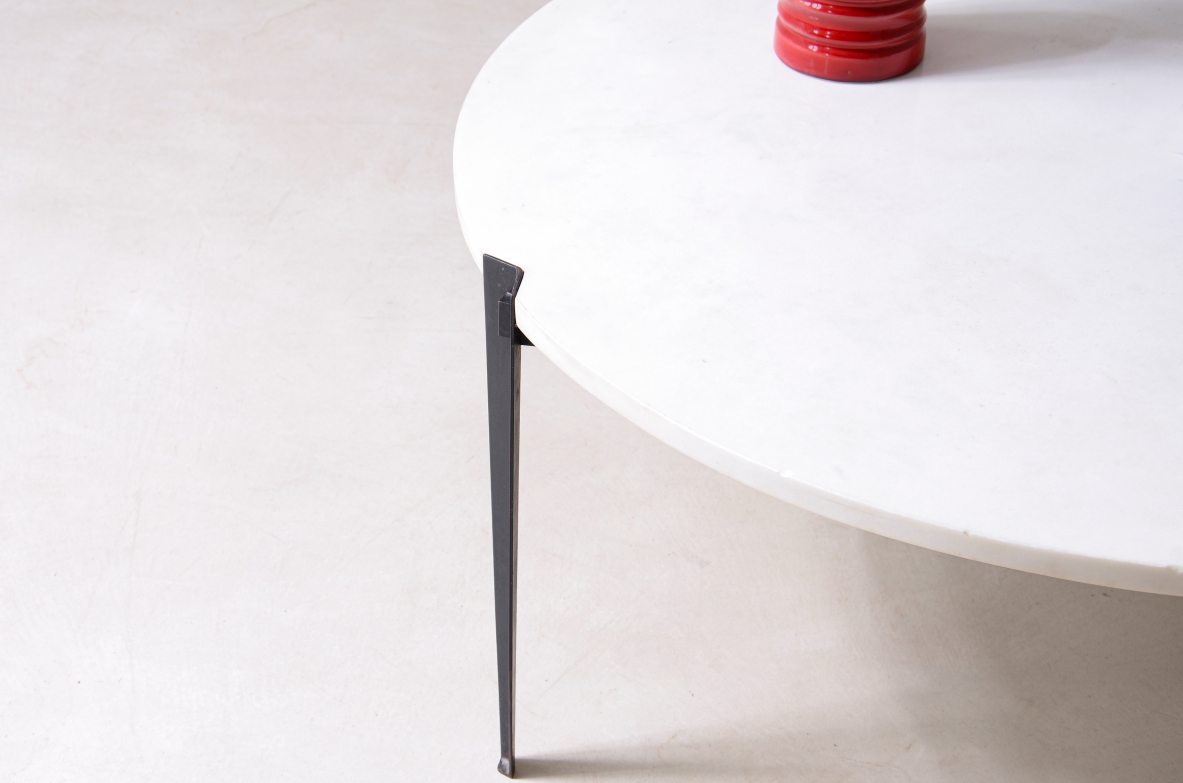 Osvaldo Borsani Low table with iron structure and crystalline marble top.
