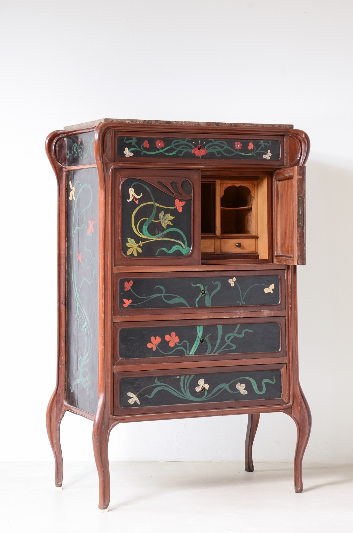 Rare comode in the style of Louis Majorelle Italian Art Noveau, 1880-1910 ca.