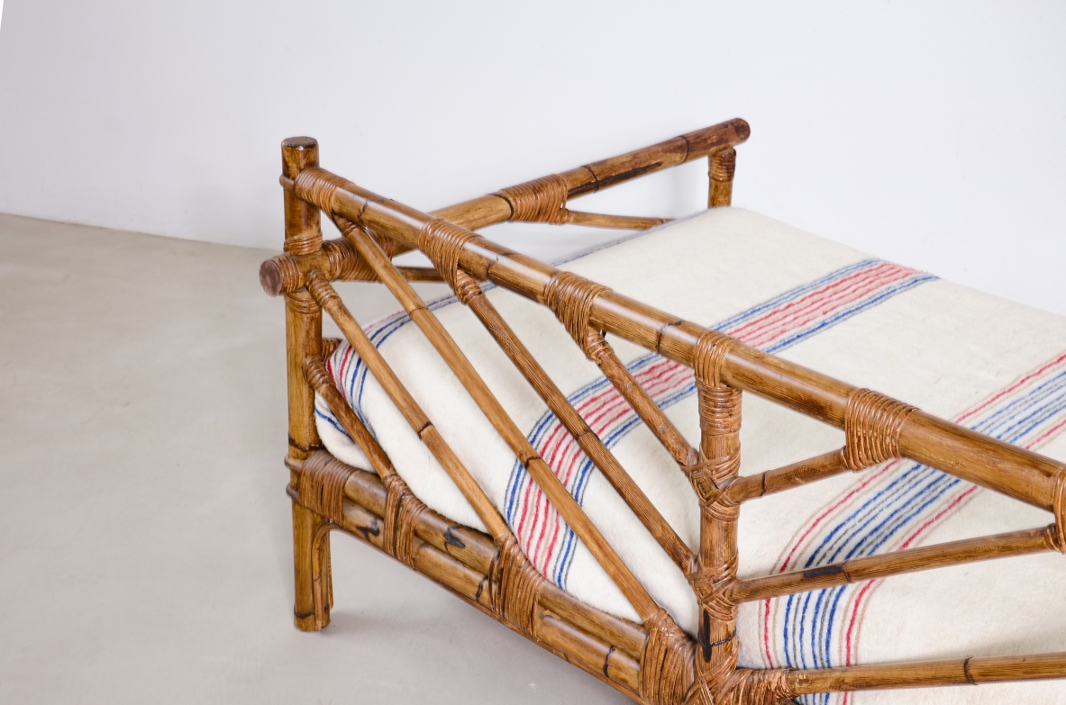 Divano/letto in malacca e giunco intrecciato.  Manifattura Vivai del Sud, 1960ca.