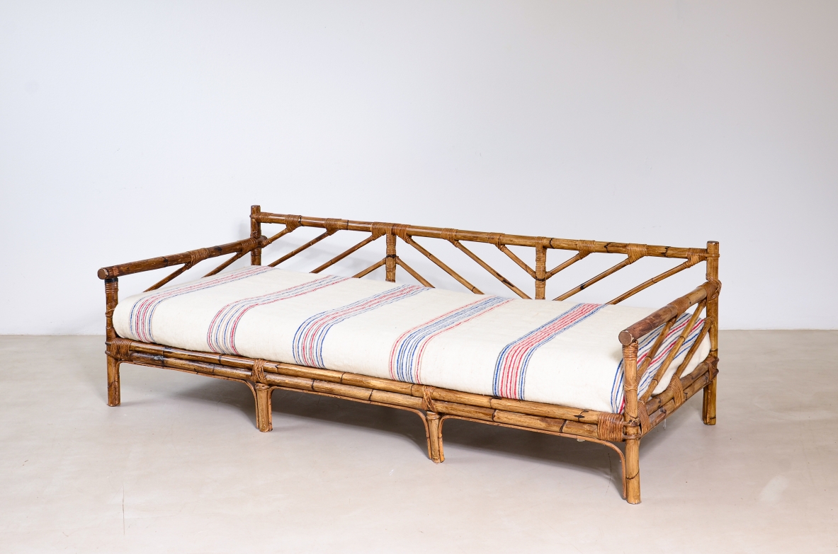 Divano/letto in malacca e giunco intrecciato.  Manifattura Vivai del Sud, 1960ca.
