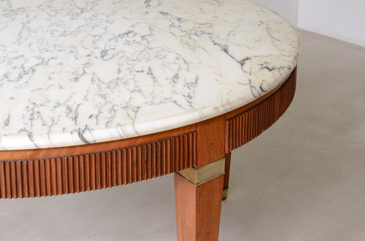 Paolo Buffa Four-legged table with brass capitals and tips, ribbed wood band and Bardiglio marble top 1950