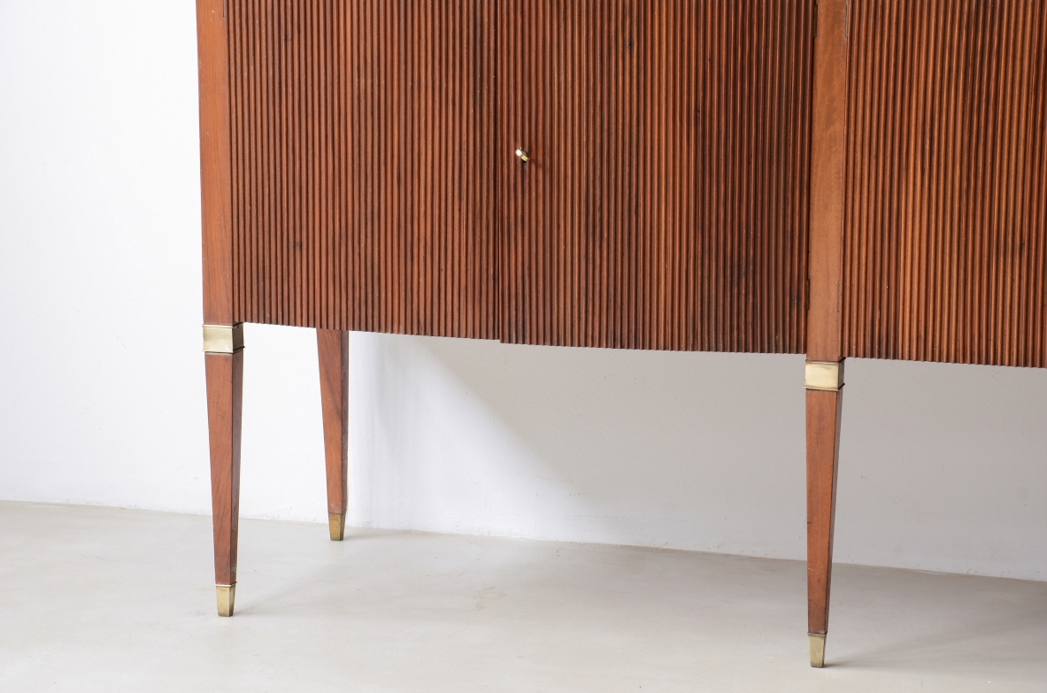 Paolo Buffa splendid sideboard with a wavy front, six doors in reeded walnut marble top and a bar with a mirror 1950