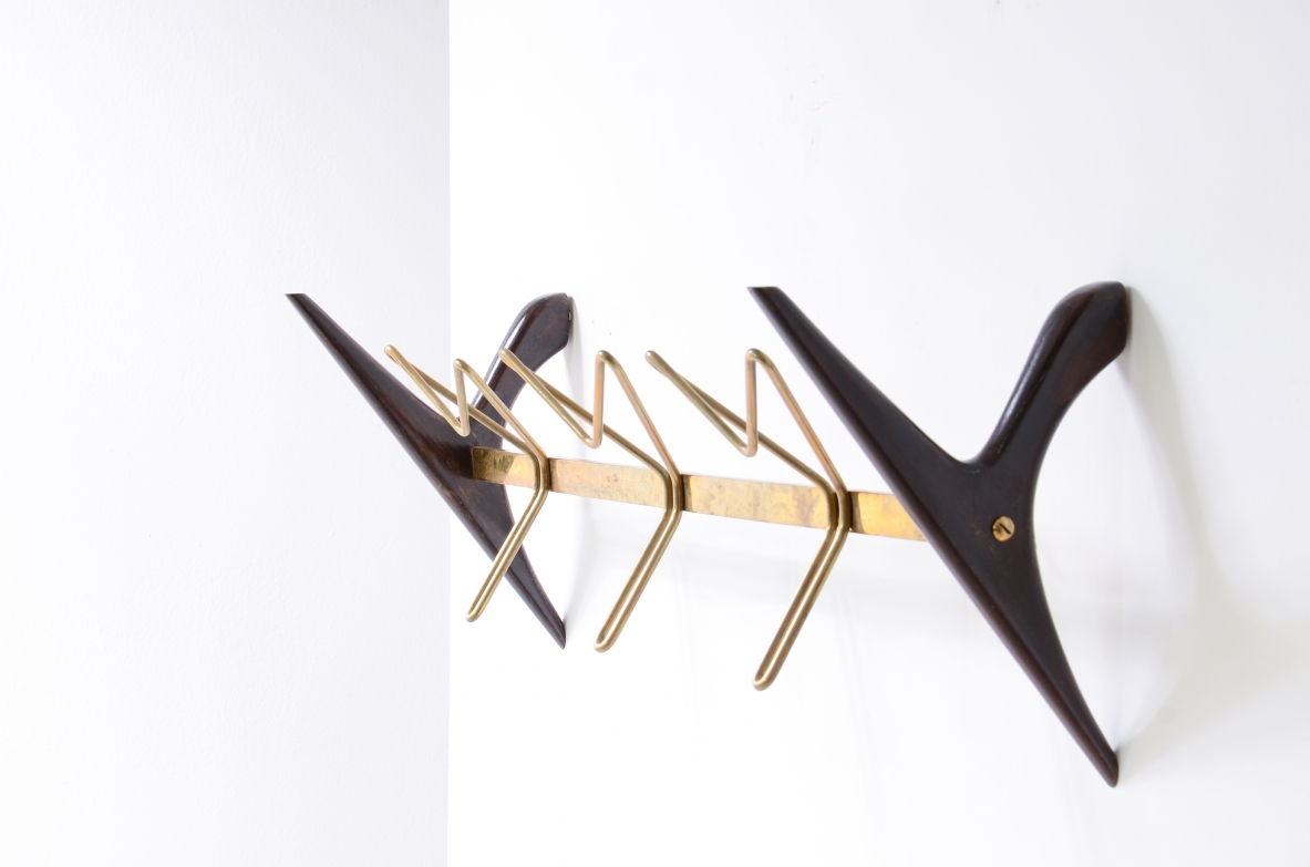 Wood and brass coat hanger, attr. Ico Parisi, 1950s.
