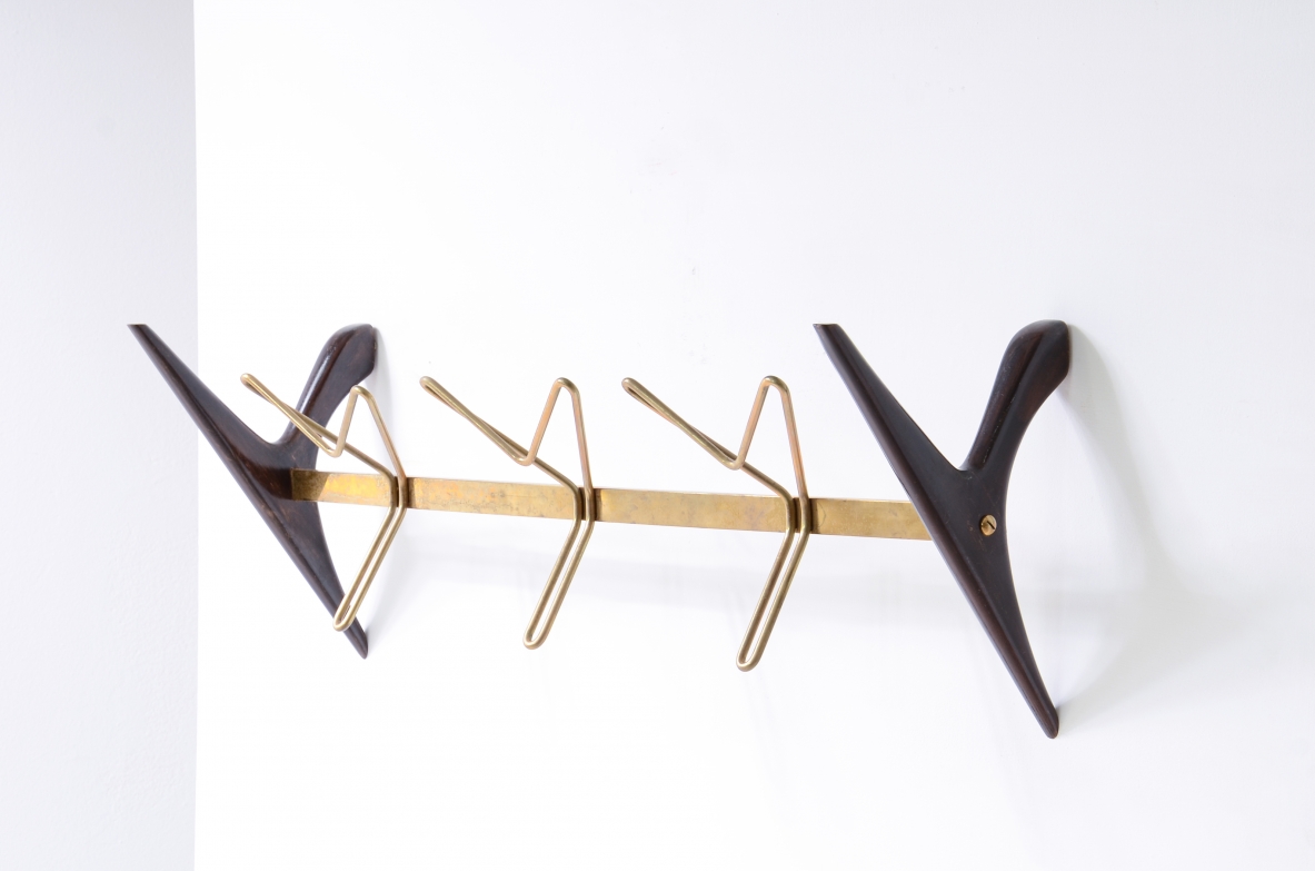 Wood and brass coat hanger, attr. Ico Parisi, 1950s.