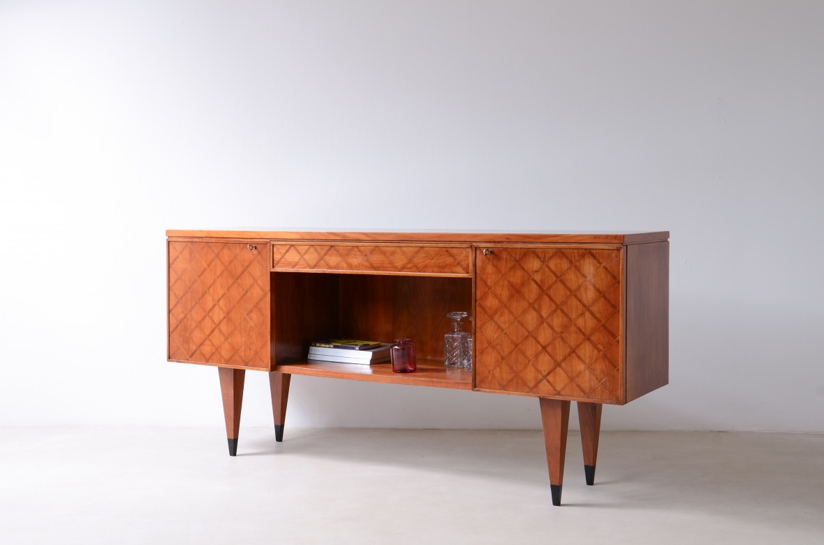 Gio Ponti  Splendido highboard con fronte in legno intarsiato a scacchiera, 1950