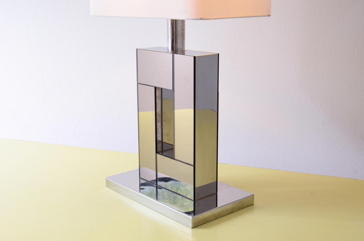Grande lampada da tavolo con base in acciaio e legno specchiato 1970ca
