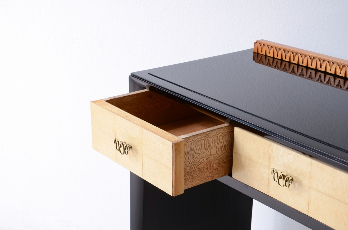 ABV Borsani Varedo  Elegante console in rovere tinto con motivo in legno