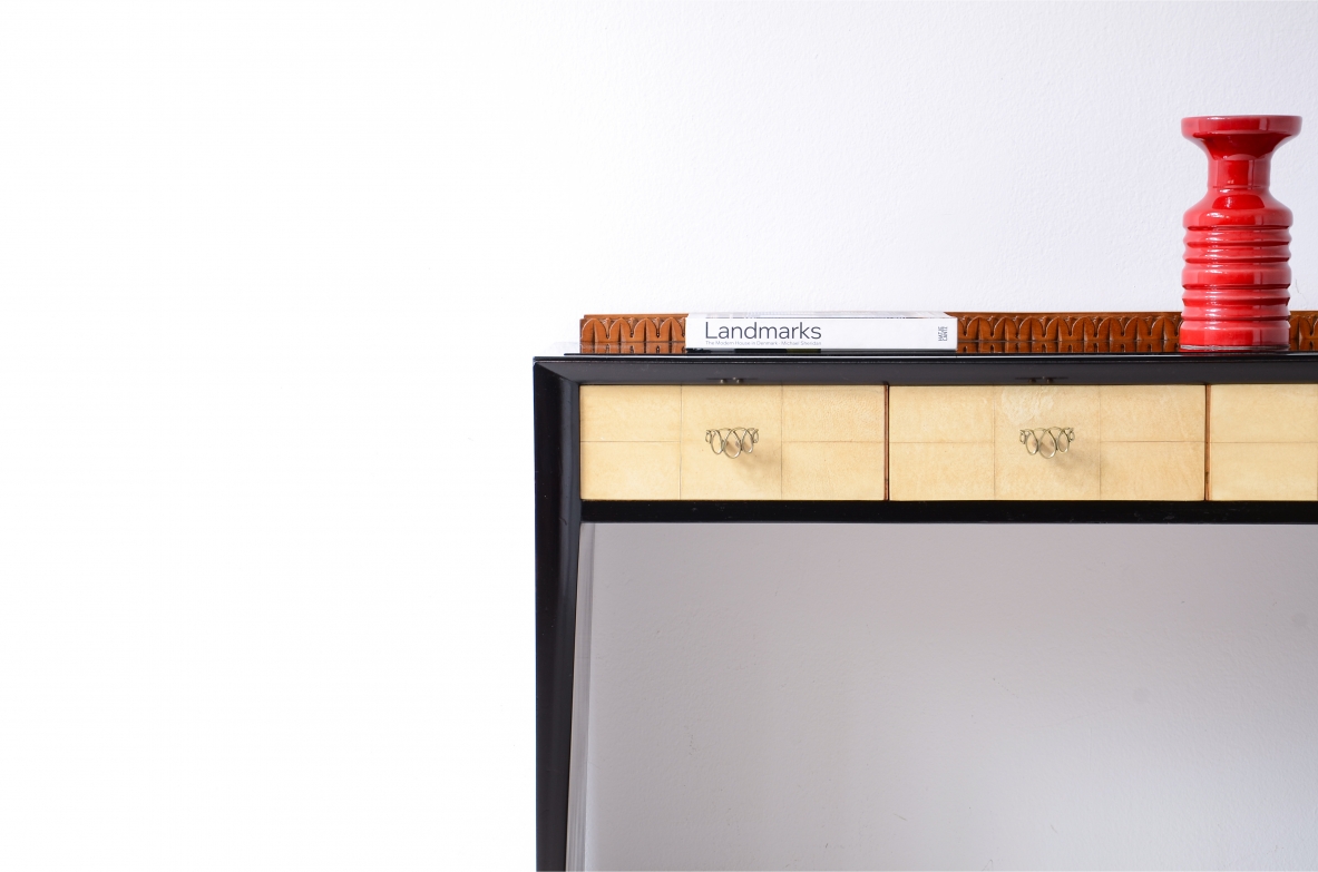 ABV Borsani Varedo  Elegante console in rovere tinto con motivo in legno