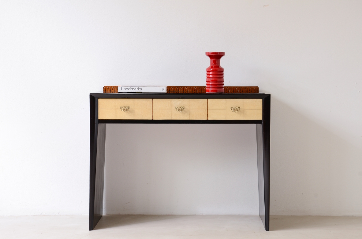 ABV Borsani Varedo  Elegante console in rovere tinto con motivo in legno