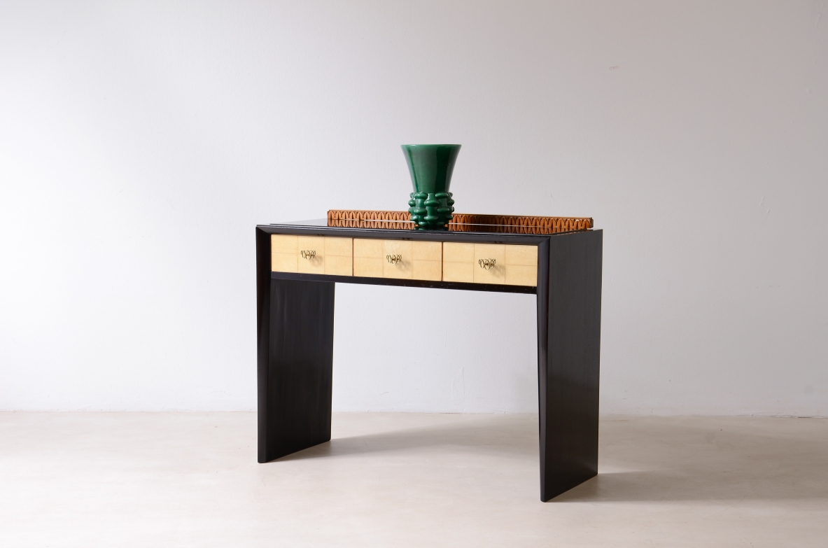 ABV Borsani Varedo  Elegante console in rovere tinto con motivo in legno