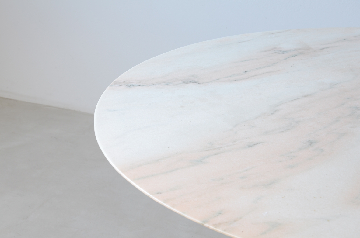 Table with a turned wooden central colum and Carrara marble top. 1950's