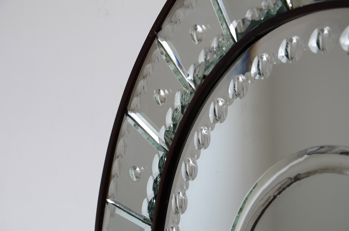 Splendida specchiera circolare con cornice in vetro inciso, Manifattura italiana 1940ca.