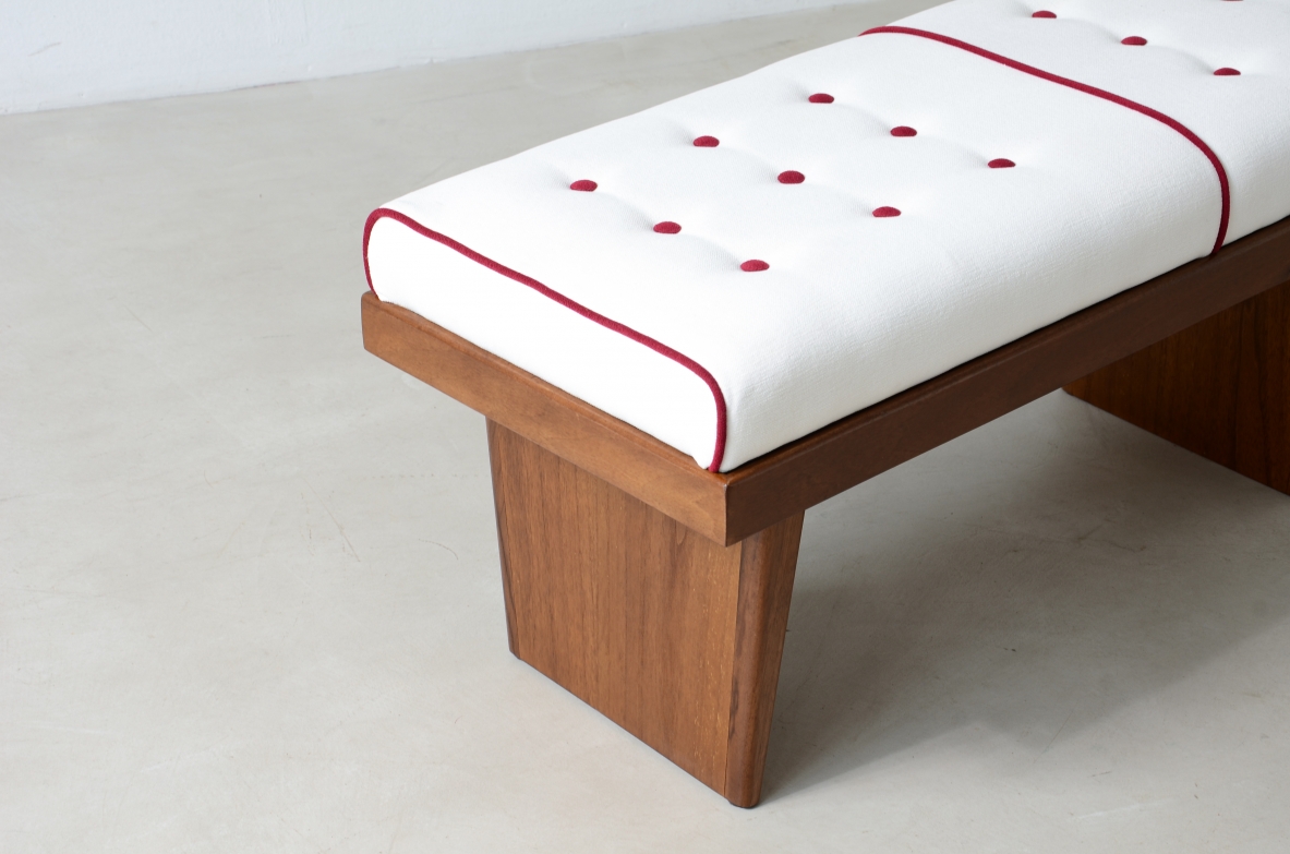 Panca con struttura in legno a tre montanti.  Attribuzione Gio Ponti, 1950ca.