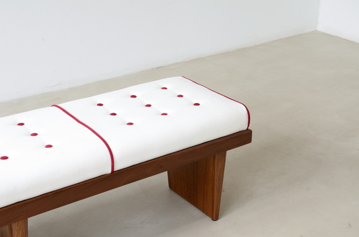 Panca con struttura in legno a tre montanti.  Attribuzione Gio Ponti, 1950ca.